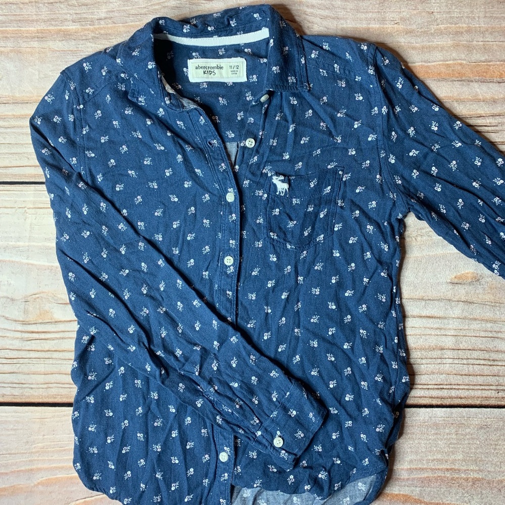 Abercrombie Kids Blue Button Down knit floral